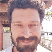 Professor de Inglês há mais de 3 anos. Especialista em Inglês para Negócios e Conversação. Poliglota em 4 idiomas